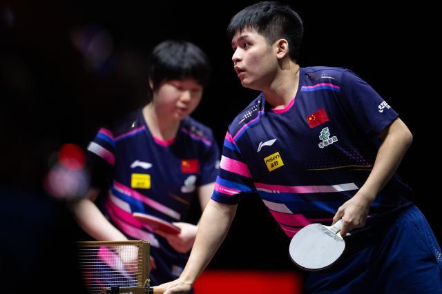 （体育）（8）乒乓球——世乒赛：林诗栋_蒯曼无缘混双半决赛XxjpseC007247_20250521_PEPFN0A001.jpg