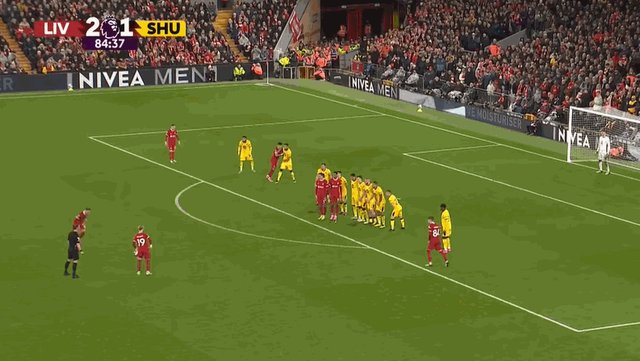 1712265146874086904.gif 麦卡利斯特任意球.gif